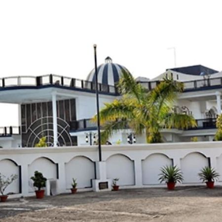 Mukund Madhav Royals Lucknow Hotel Buitenkant foto