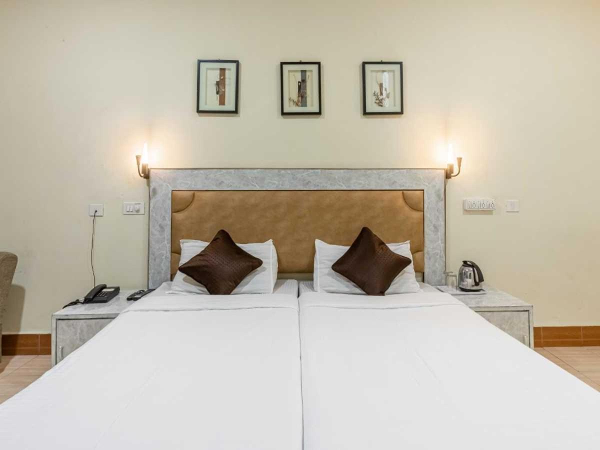 Mukund Madhav Royals Lucknow Hotel Buitenkant foto