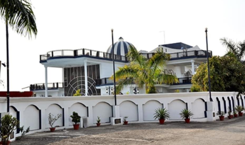 Mukund Madhav Royals Lucknow Hotel Buitenkant foto