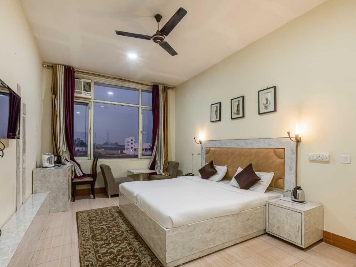 Mukund Madhav Royals Lucknow Hotel Buitenkant foto